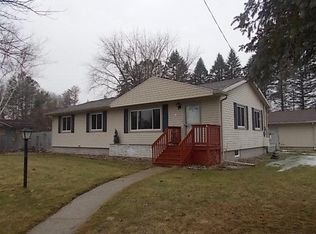 700 S Silverleaf St, Gladwin, MI 48624