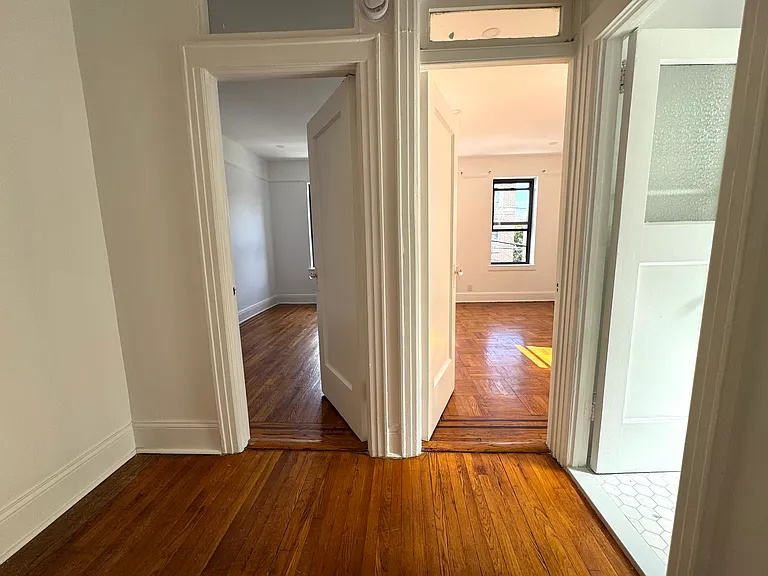 28-32 45th St #2L — Photo 3