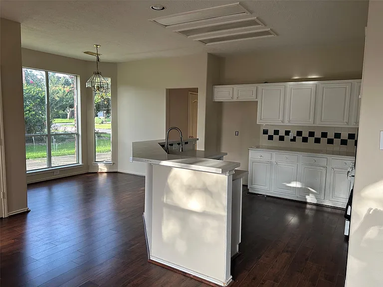 2422 Leanett Way — Photo 23