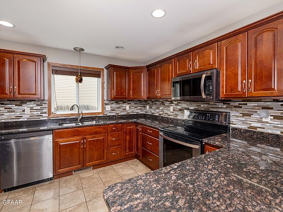 4th image of 2278 Star Ave S