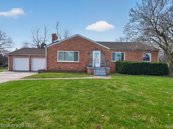 4224 Potter Rd, Burton, MI 48509