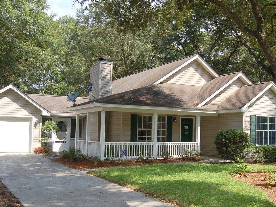1st image of 10 Le Moyne Drive