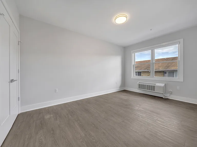 491 Walker St #3C — Photo 8