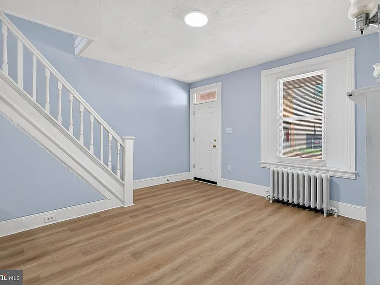 136 N Farson St — Photo 6