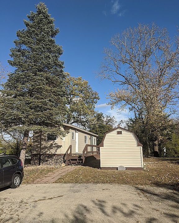 1st image of 8 Lakeshore Dr