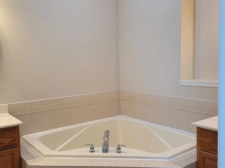 2029 Powell Dr — Photo 12