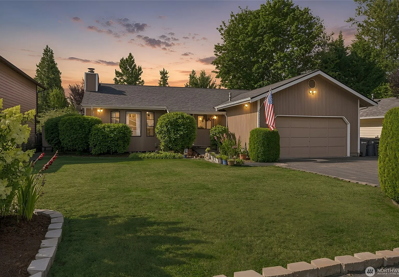 3 bed, 1250 sqft, $3,050 — Photo 2