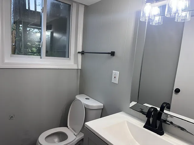 236 E Rose St — Photo 7