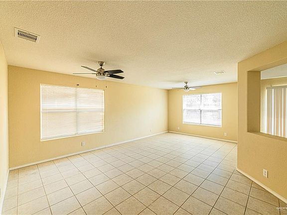 3rd image of 4125 Petunia Ave
