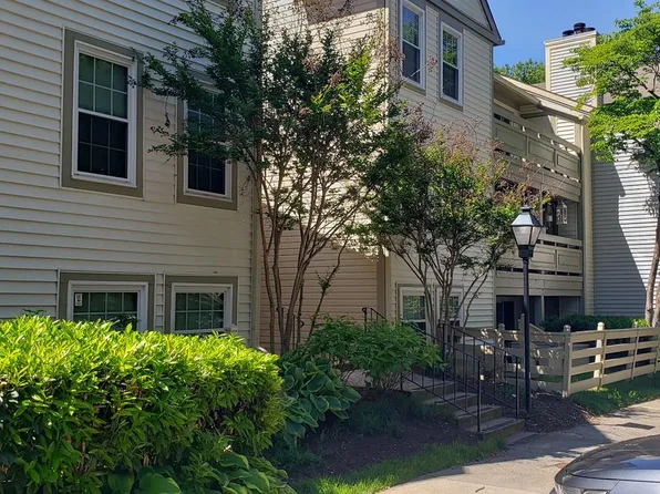 2237 Lovedale Ln APT G, Reston, VA 20191