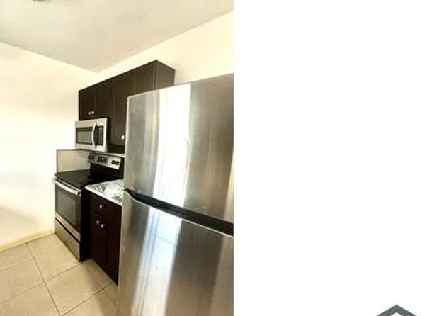 944 W 10th St, West Palm Beach, FL