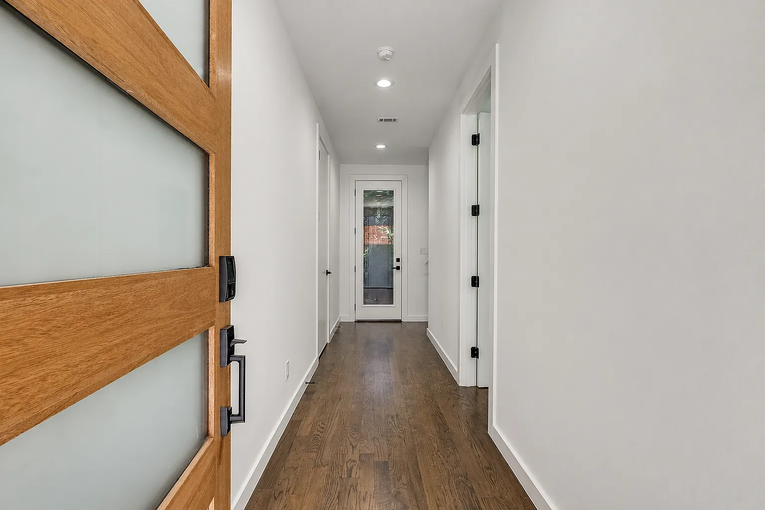 2 bed, 2.5 bath, 2097 sqft, $2,998 — Photo 2