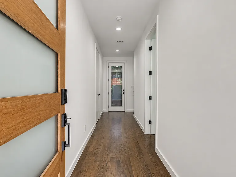 1552 Cosette Dr — Photo 2