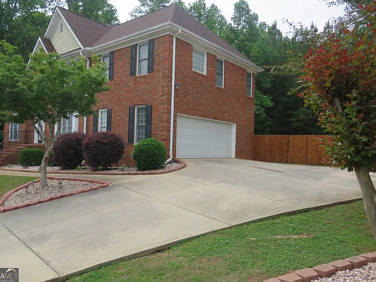 2205 Crescent Walk — Photo 5