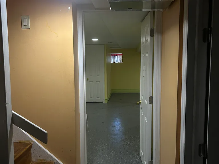 253 Manhattan Ave — Photo 7