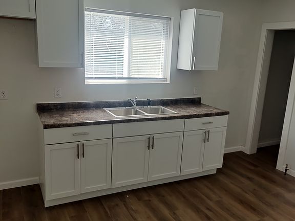 3rd image of 2844 Dearborn St