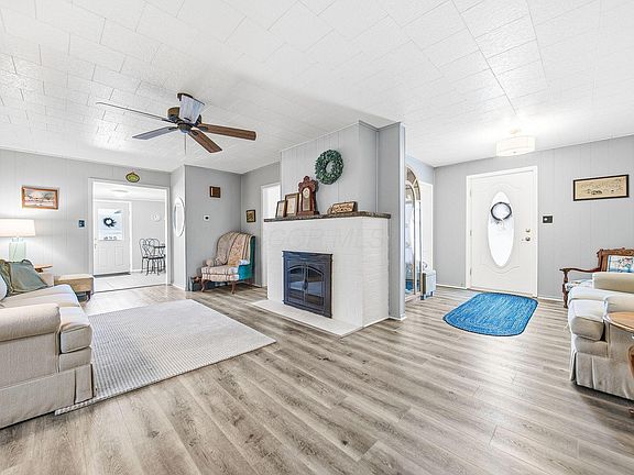 3rd image of 12176 Bright St NE