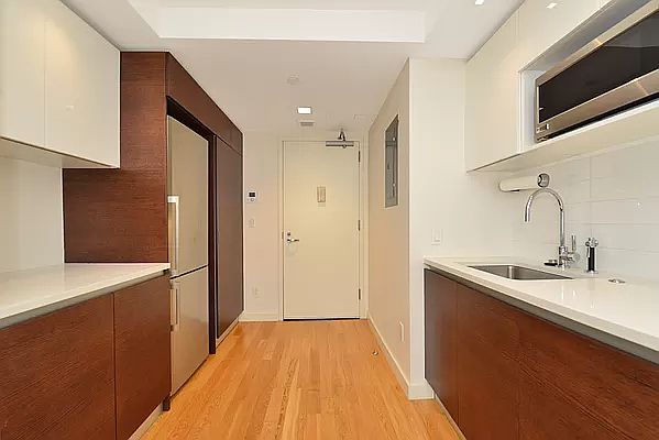 1st image of 39-16 Prince St #E6r