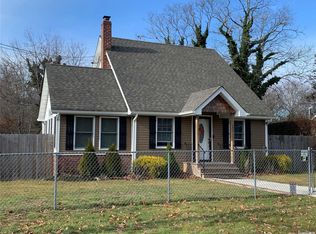170 Woodside Rd, Mastic Beach, NY 11951
