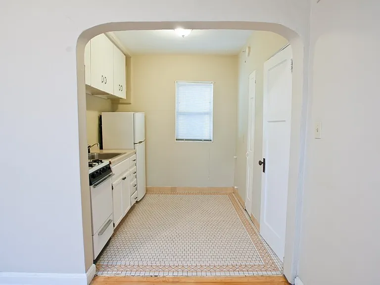 1 Bd/1ba W Heat Near Brady Half Off First Month — Photo 14