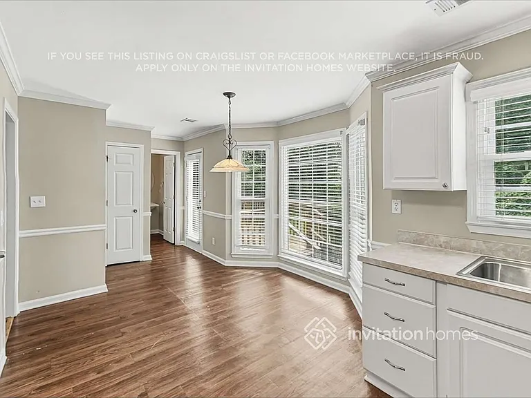 4351 Lakeside Hills Way NE — Photo 9