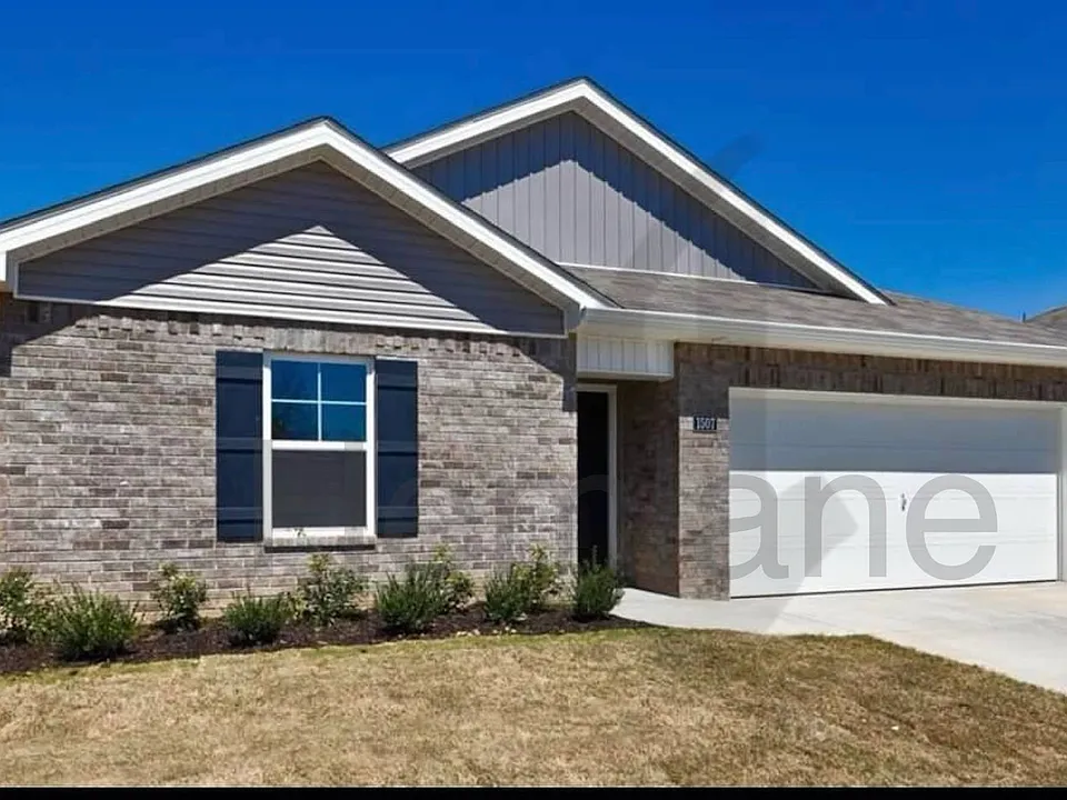1507 Heritage Cir