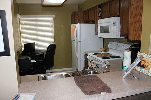 3rd image of 609 Gallery Dr APT 6