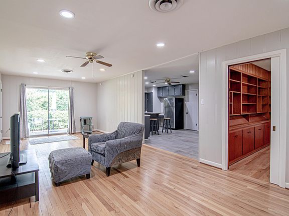 4th image of 2117 Avenue Q