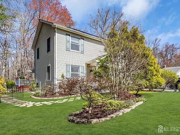 4th image of 90 Bear Brook Rd