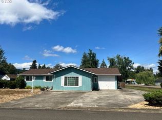 614 W Hazel St, Roseburg, OR 97471