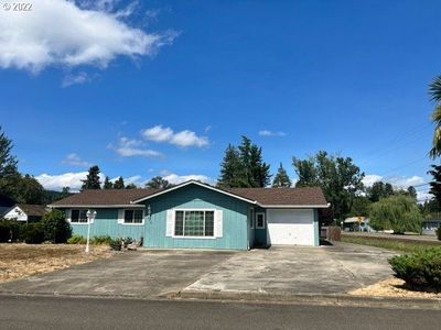 614 W Hazel St, Roseburg, OR, 97471
