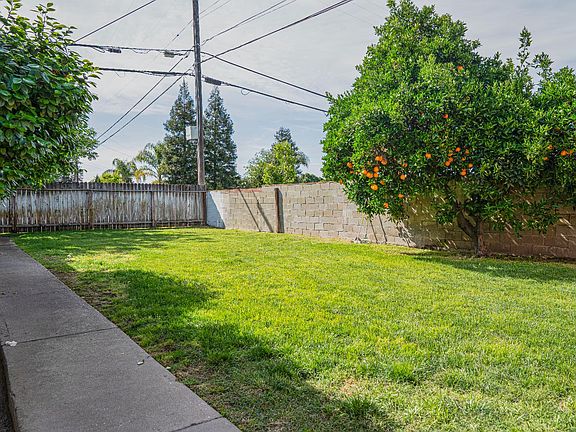5th image of 2708 N Maple Ave