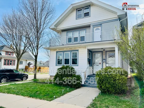 2002 S 69th St, West Allis, WI 53219
