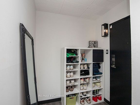 4th image of 71 Vanier Dr #110