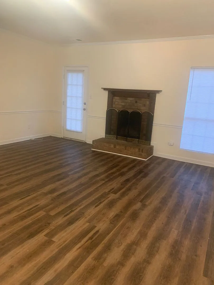 Great Nw Raleigh Location-2 Brm 2 Bath ~ Fully Equipped Kitchen With Microwave-Deck-Wood Burning ... — Photo 4