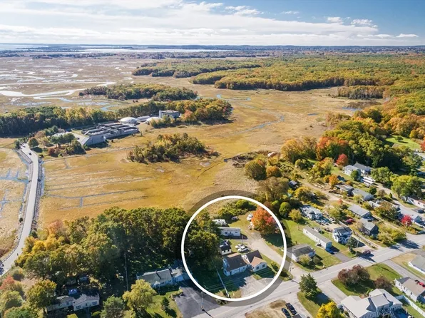 304 S Main St, Seabrook, NH 03874