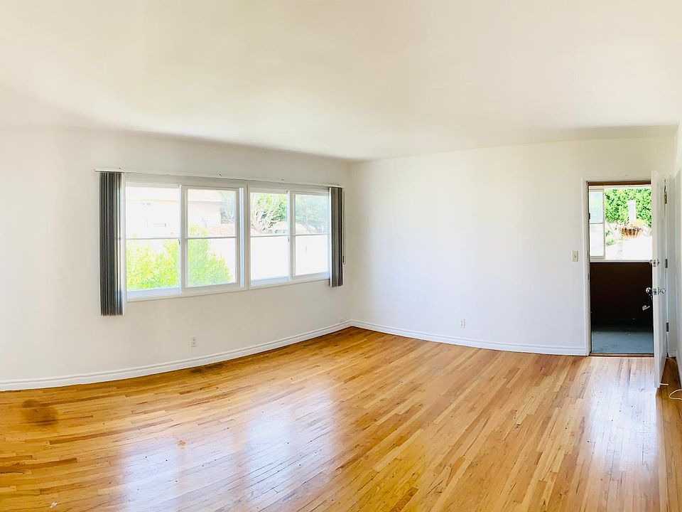 1st image of 2203 Oak St #B