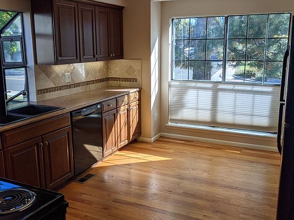 East facing eat-in breakfast nook