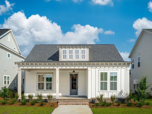742 Blueway Ave, Summerville, SC 29486