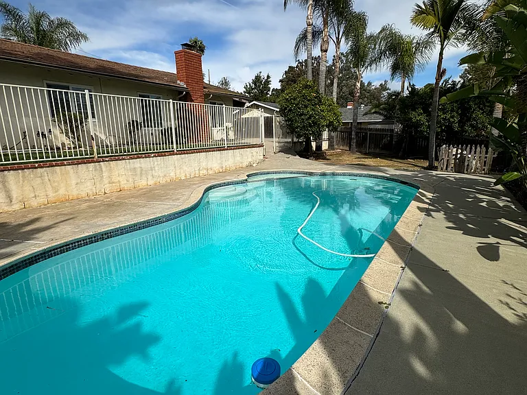 1725 Hillcrest Ln — Photo 1