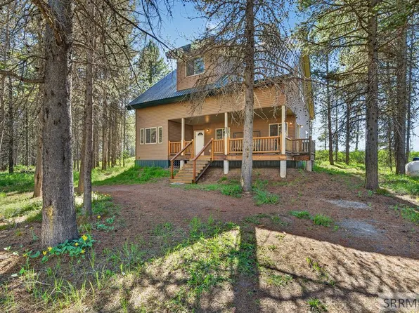 2777 W Pinehaven Dr, Island Park, ID 83429