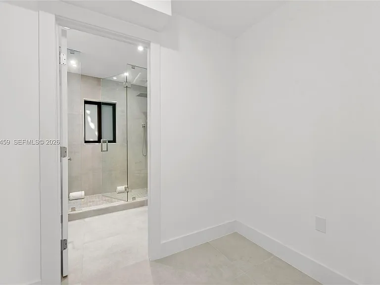 NE 2nd Ct — Photo 22