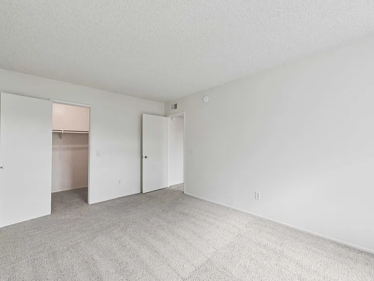 Belinda Apartment Homes — Photo 16