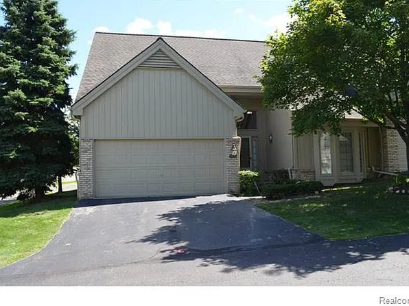 24550 Martel Dr #1, Farmington Hills, MI 48335
