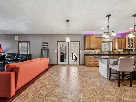4th image of 12446 Carmichael Cir