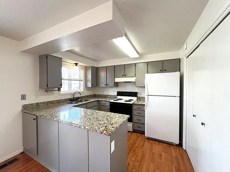 1318 S Michigan Ave — Photo 10