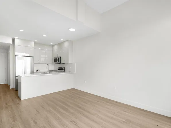 15739 Fraser Hwy #609, Surrey, BC V4N 0Y6