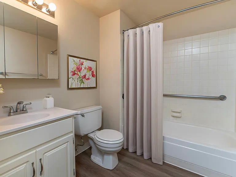 Experience the elegance of this well-designed bathroom, featuring contemporary finishes and a serene atmosphere. Experience the elegance of this well-designed bathroom, featuring contemporary finishes and a serene atmosphere.
