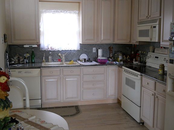 2nd image of 103 McLoughlin St