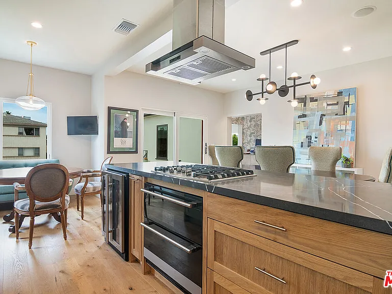 8021 Blackburn Ave #U — Photo 20